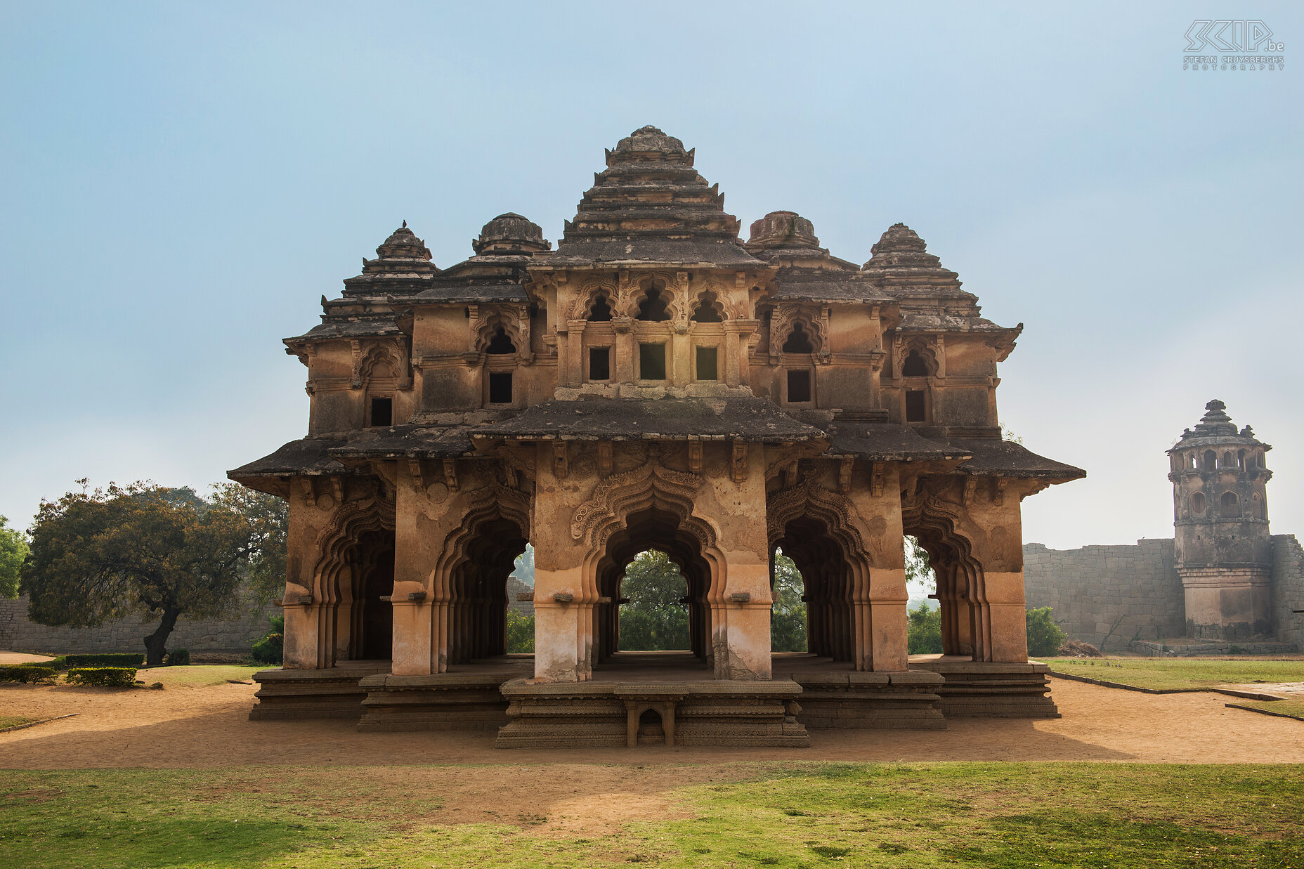 Hampi - Zana enclosure - Lotus Mahal The Zenana enclosure was a secluded area reserved for the royal women of the Vijayanagara Empire. The major attraction is the Lotus Mahal. This pavilion has been designed in the shape of a lotus bud. Stefan Cruysberghs